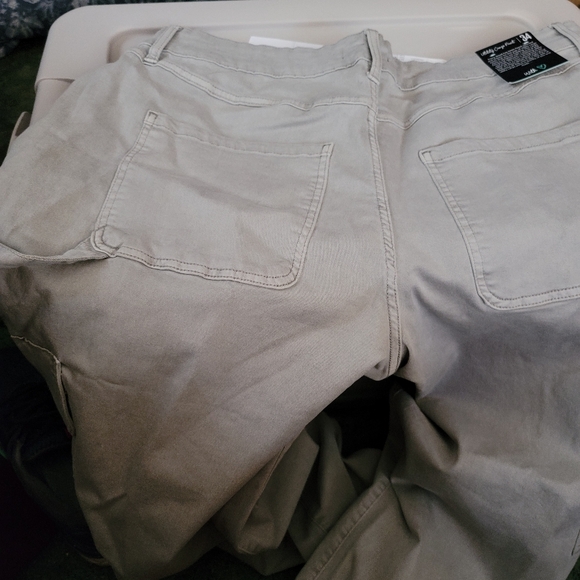 Lularoe Utility Cargo Pants - Picture 6 of 6